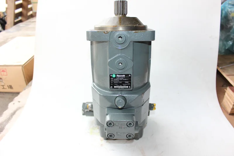 Gray axial-piston hydraulic motor with splined output shaft