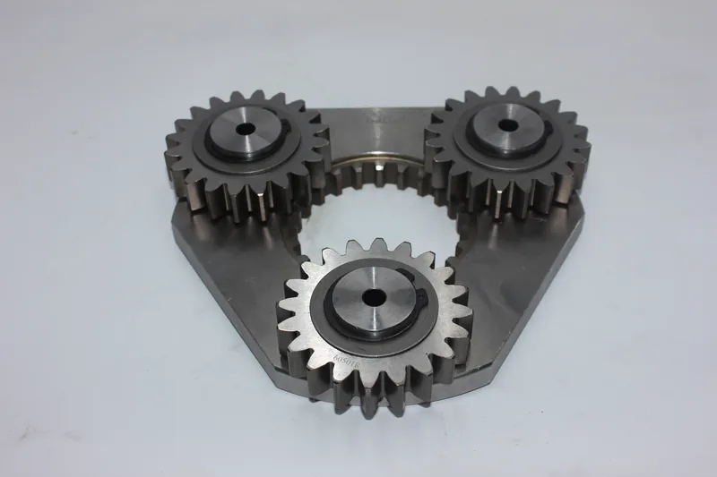 Swing gearbox planetary carrier and internal gears